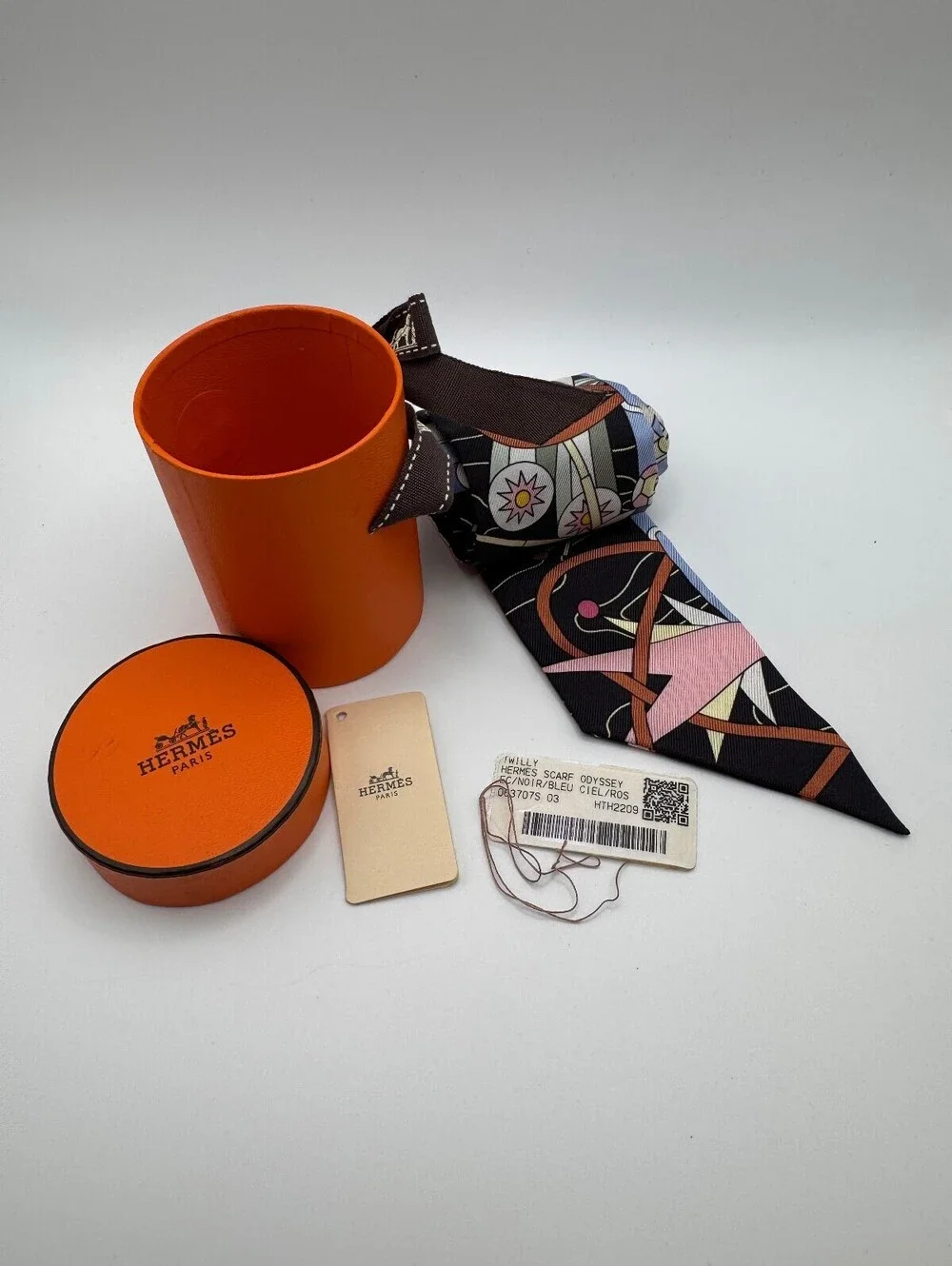 Hermès Twilly Scarf in Noir/Bleu Scarf Odyssey with Original Box and Tags - Picture 7 of 14